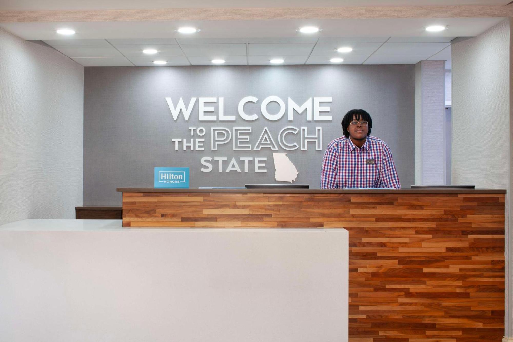 Hampton Inn & Suites-Atlanta Airport North-I-85 Hapeville Exterior photo